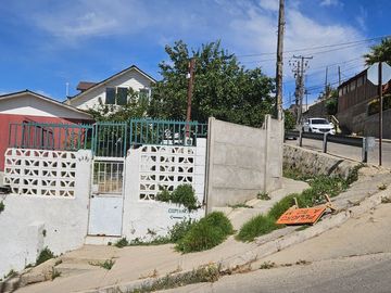 CASA ALTURA PARADERO 32, QUILPUÉ. 5 DORMITORIOS, 2 BAÑOS Y 1 ESTACIONAMIENTO