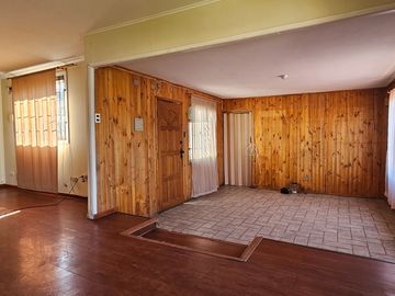 CASA ALTURA PARADERO 32, QUILPUÉ. 5 DORMITORIOS, 2 BAÑOS Y 1 ESTACIONAMIENTO