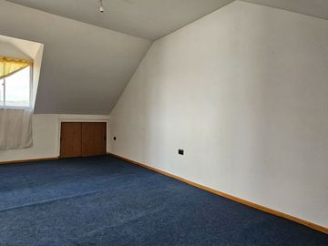 CASA ALTURA PARADERO 32, QUILPUÉ. 5 DORMITORIOS, 2 BAÑOS Y 1 ESTACIONAMIENTO