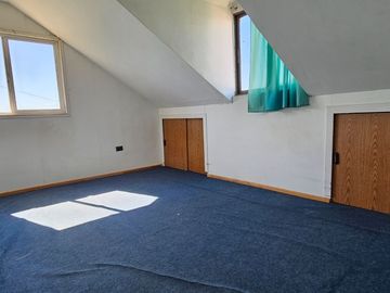 CASA ALTURA PARADERO 32, QUILPUÉ. 5 DORMITORIOS, 2 BAÑOS Y 1 ESTACIONAMIENTO