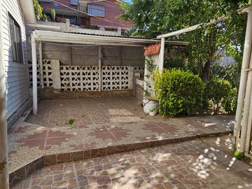 CASA ALTURA PARADERO 32, QUILPUÉ. 5 DORMITORIOS, 2 BAÑOS Y 1 ESTACIONAMIENTO