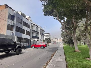 Tranquilidad y confort en La Molina: Venta Departamento de 67m² frente a un parque