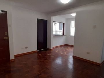 Tranquilidad y confort en La Molina: Venta Departamento de 67m² frente a un parque