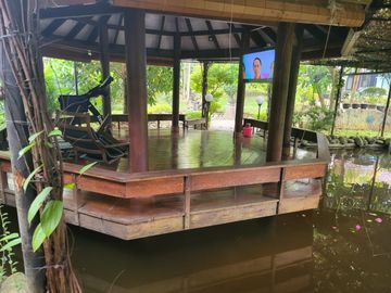 Rumah bergaya Villa di Srengseng Sawah, luas 2083 m2 siap huni hanya 12 M nego sampai deal