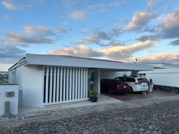 Casa Juriquilla | 400 m² | Vista Lago - Balcones | Querétaro