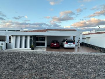 Casa Juriquilla | 400 m² | Vista Lago - Balcones | Querétaro