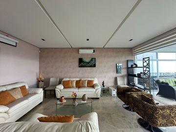 Casa Juriquilla | 400 m² | Vista Lago - Balcones | Querétaro