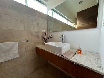 Casa Juriquilla | 400 m² | Vista Lago - Balcones | Querétaro