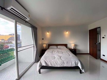 Beautifully designed 2-bedroom condo, 76 square meters, near the new US Consulate, located in Chang Moi sub-district, Mueang Chiang Mai district, Chia