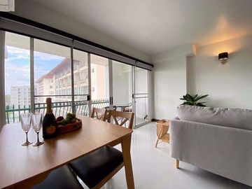 Beautifully designed 2-bedroom condo, 76 square meters, near the new US Consulate, located in Chang Moi sub-district, Mueang Chiang Mai district, Chia