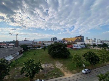 Beautifully designed 2-bedroom condo, 76 square meters, near the new US Consulate, located in Chang Moi sub-district, Mueang Chiang Mai district, Chia