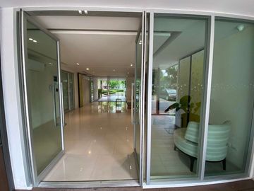 [Condo for Rent/Sale] Beautiful 2-Bedroom Modern Style Condo, Fully Furnished, Near the City Center, Ready for You to Own