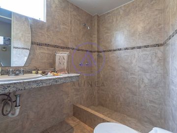 🏡 Exclusiva Casa en el Rincón de La Planicie – Piscina, Jardines y 5 Cocheras 🚗🌿