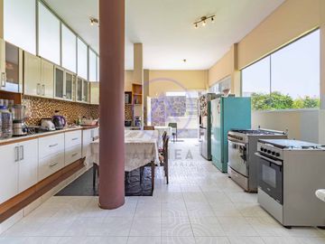 🏡 Exclusiva Casa en el Rincón de La Planicie – Piscina, Jardines y 5 Cocheras 🚗🌿