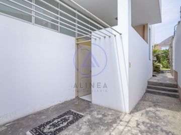 🏡 Exclusiva Casa en el Rincón de La Planicie – Piscina, Jardines y 5 Cocheras 🚗🌿