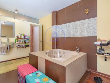 🏡 Exclusiva Casa en el Rincón de La Planicie – Piscina, Jardines y 5 Cocheras 🚗🌿