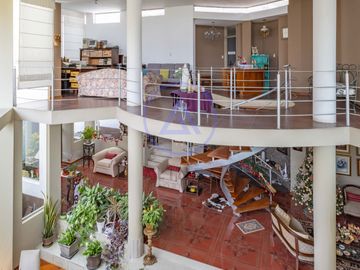 🏡 Exclusiva Casa en el Rincón de La Planicie – Piscina, Jardines y 5 Cocheras 🚗🌿