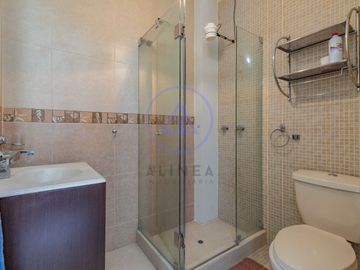 🏡 Exclusiva Casa en el Rincón de La Planicie – Piscina, Jardines y 5 Cocheras 🚗🌿