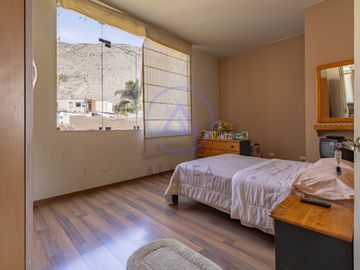🏡 Exclusiva Casa en el Rincón de La Planicie – Piscina, Jardines y 5 Cocheras 🚗🌿