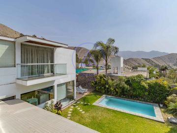 🏡 Exclusiva Casa en el Rincón de La Planicie – Piscina, Jardines y 5 Cocheras 🚗🌿