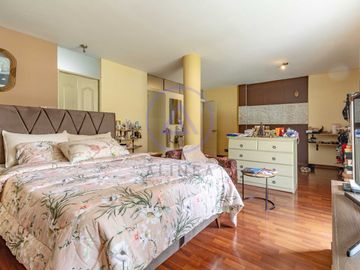 🏡 Exclusiva Casa en el Rincón de La Planicie – Piscina, Jardines y 5 Cocheras 🚗🌿