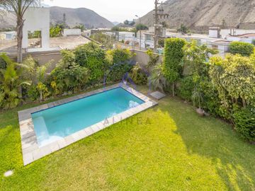 🏡 Exclusiva Casa en el Rincón de La Planicie – Piscina, Jardines y 5 Cocheras 🚗🌿