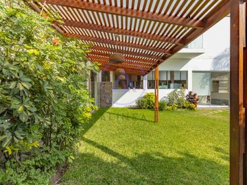🏡 Exclusiva Casa en el Rincón de La Planicie – Piscina, Jardines y 5 Cocheras 🚗🌿