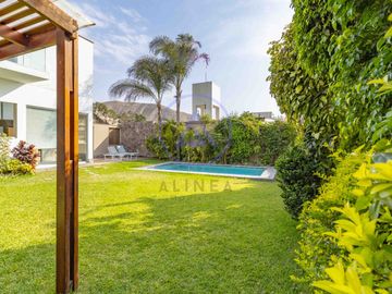🏡 Exclusiva Casa en el Rincón de La Planicie – Piscina, Jardines y 5 Cocheras 🚗🌿