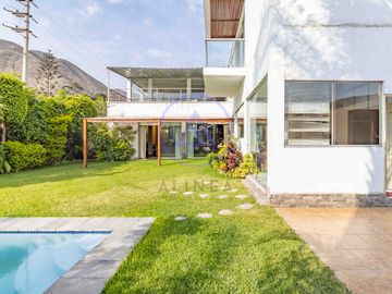 🏡 Exclusiva Casa en el Rincón de La Planicie – Piscina, Jardines y 5 Cocheras 🚗🌿
