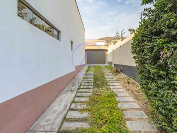 🏡 Exclusiva Casa en el Rincón de La Planicie – Piscina, Jardines y 5 Cocheras 🚗🌿