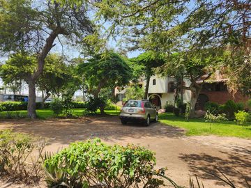 VENTA DE CASA DE TRES PISOS EN URB. LOS PROCERES EN SURCO