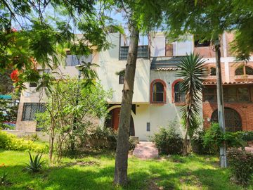 VENTA DE CASA DE TRES PISOS EN URB. LOS PROCERES EN SURCO