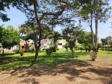 VENTA DE CASA DE TRES PISOS EN URB. LOS PROCERES EN SURCO