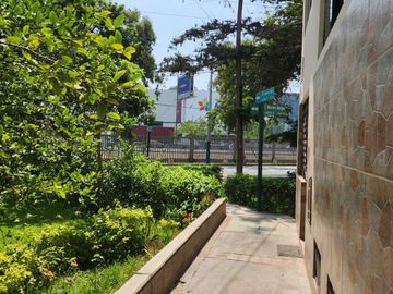 VENTA DE CASA DE TRES PISOS EN URB. LOS PROCERES EN SURCO