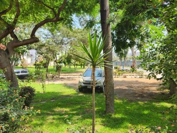 VENTA DE CASA DE TRES PISOS EN URB. LOS PROCERES EN SURCO