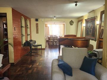 VENTA DE CASA DE TRES PISOS EN URB. LOS PROCERES EN SURCO