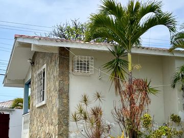Chipipe - Salinas, amplia propiedad de inversión con terreno de 625 m2 (6727,44 sq ft) y a 3 cuadras del mar