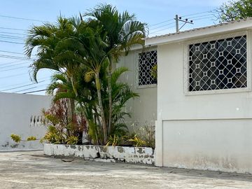 Chipipe - Salinas, amplia propiedad de inversión con terreno de 625 m2 (6727,44 sq ft) y a 3 cuadras del mar