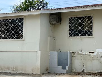 Chipipe - Salinas, amplia propiedad de inversión con terreno de 625 m2 (6727,44 sq ft) y a 3 cuadras del mar