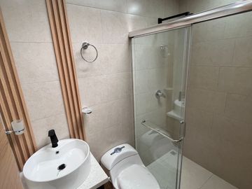 MODERNAS Y AMPLIAS CASAS INDEPENDIENTES DE VENTA, Sector Ricaurte C1448