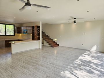 Venta de casa en Playa del Carmen – Casa Itzamná en Senderos de Mayakoba, 3 niveles con terraza, jacuzzi y entrega inmediata