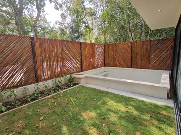 Venta de casa en Playa del Carmen – Casa Itzamná en Senderos de Mayakoba, 3 niveles con terraza, jacuzzi y entrega inmediata