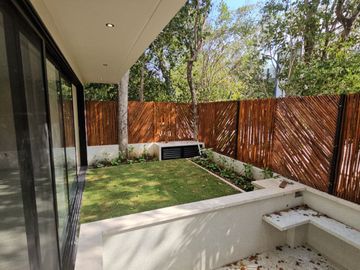 Venta de casa en Playa del Carmen – Casa Itzamná en Senderos de Mayakoba, 3 niveles con terraza, jacuzzi y entrega inmediata