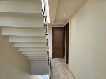 Venta de casa en Playa del Carmen – Casa Itzamná en Senderos de Mayakoba, 3 niveles con terraza, jacuzzi y entrega inmediata