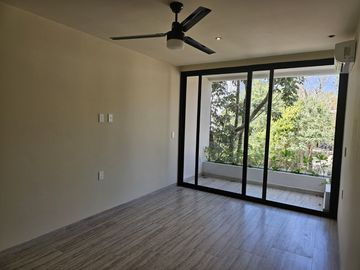 Venta de casa en Playa del Carmen – Casa Itzamná en Senderos de Mayakoba, 3 niveles con terraza, jacuzzi y entrega inmediata