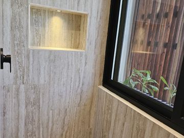 Venta de casa en Playa del Carmen – Casa Itzamná en Senderos de Mayakoba, 3 niveles con terraza, jacuzzi y entrega inmediata