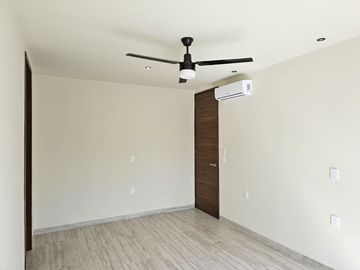 Venta de casa en Playa del Carmen – Casa Itzamná en Senderos de Mayakoba, 3 niveles con terraza, jacuzzi y entrega inmediata