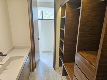 Venta de casa en Playa del Carmen – Casa Itzamná en Senderos de Mayakoba, 3 niveles con terraza, jacuzzi y entrega inmediata