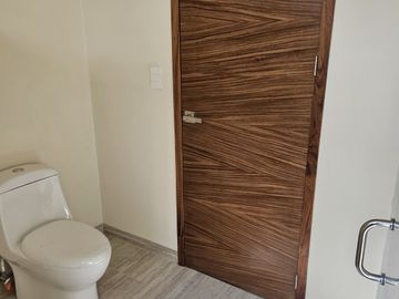 Venta de casa en Playa del Carmen – Casa Itzamná en Senderos de Mayakoba, 3 niveles con terraza, jacuzzi y entrega inmediata