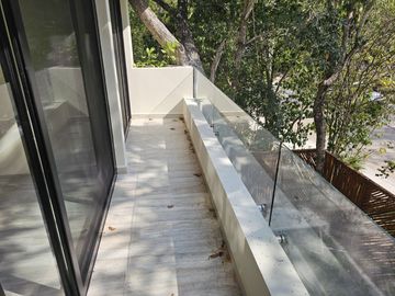 Venta de casa en Playa del Carmen – Casa Itzamná en Senderos de Mayakoba, 3 niveles con terraza, jacuzzi y entrega inmediata